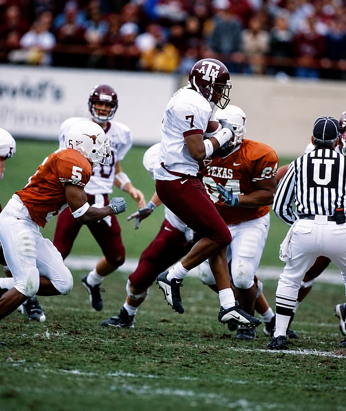 Chris Taylor carrying the football for Texas A&M during the historic rivalry game against the Texas Longhorns.